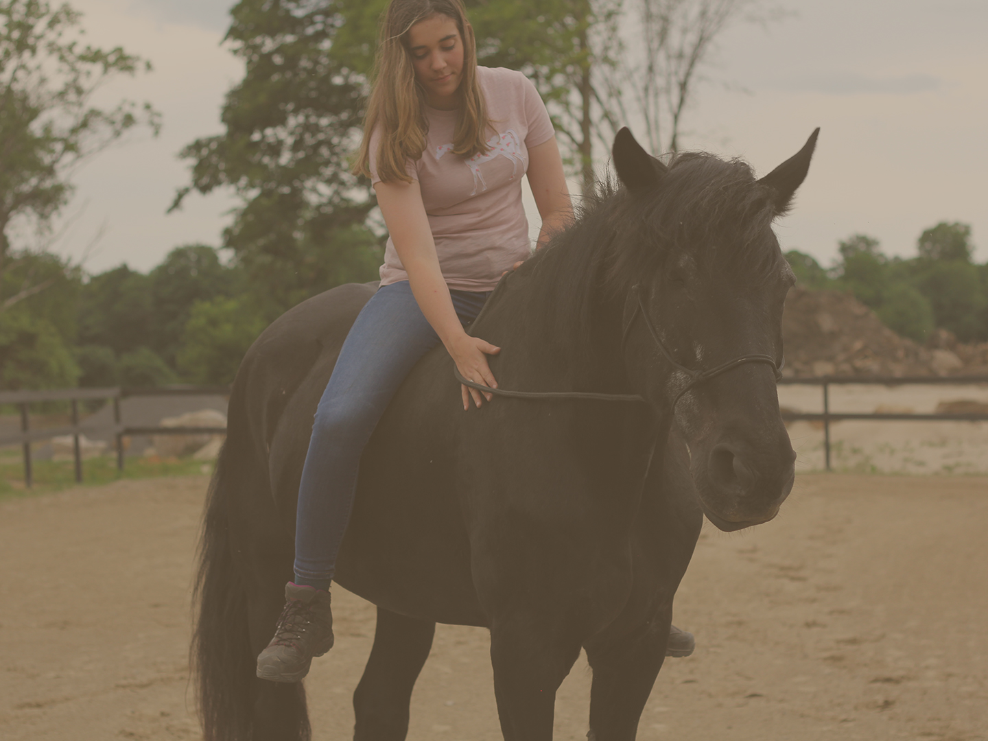 cheval-femme-equitation-naturelle